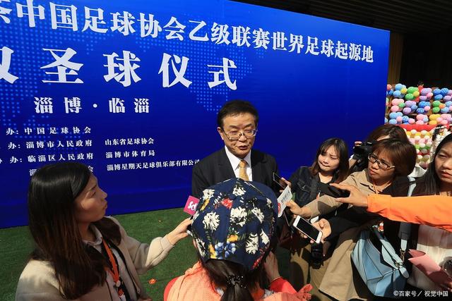 人社部召开发布会 未提及2026年养老金调整