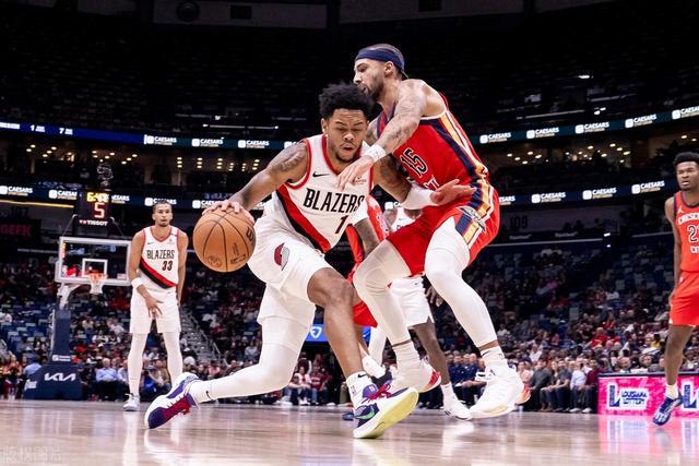 新收入榜：库里成NBA首位年入超2亿的球员